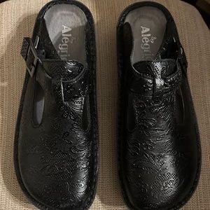 Alegria - Classic Hello Doily